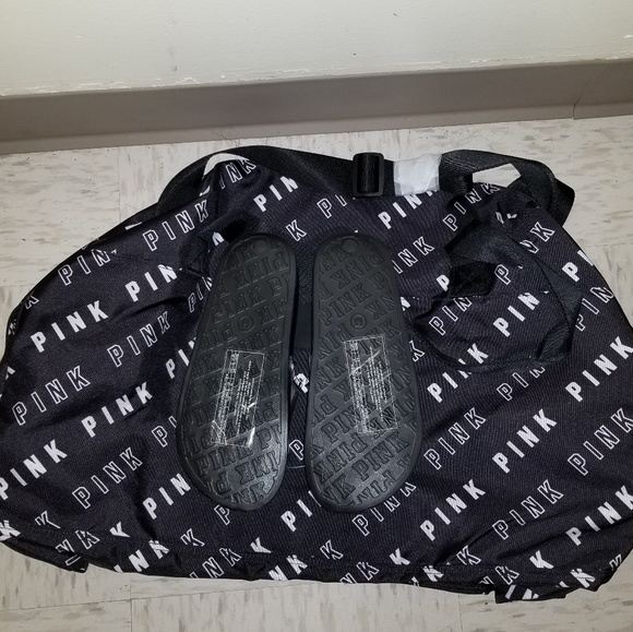 SOLD🚫🚫 VS PINK SLIDES & MATCHING DUFFLE BAG🚫🚫 - Picture 7 of 8